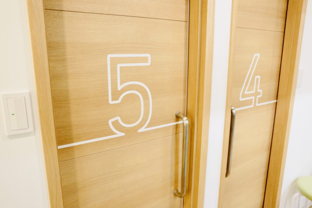 診察室4, 5ドア